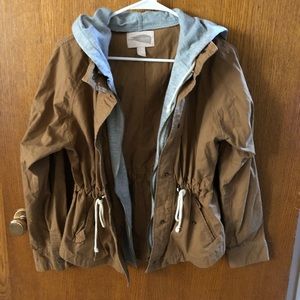 Hooded lightweight jacket